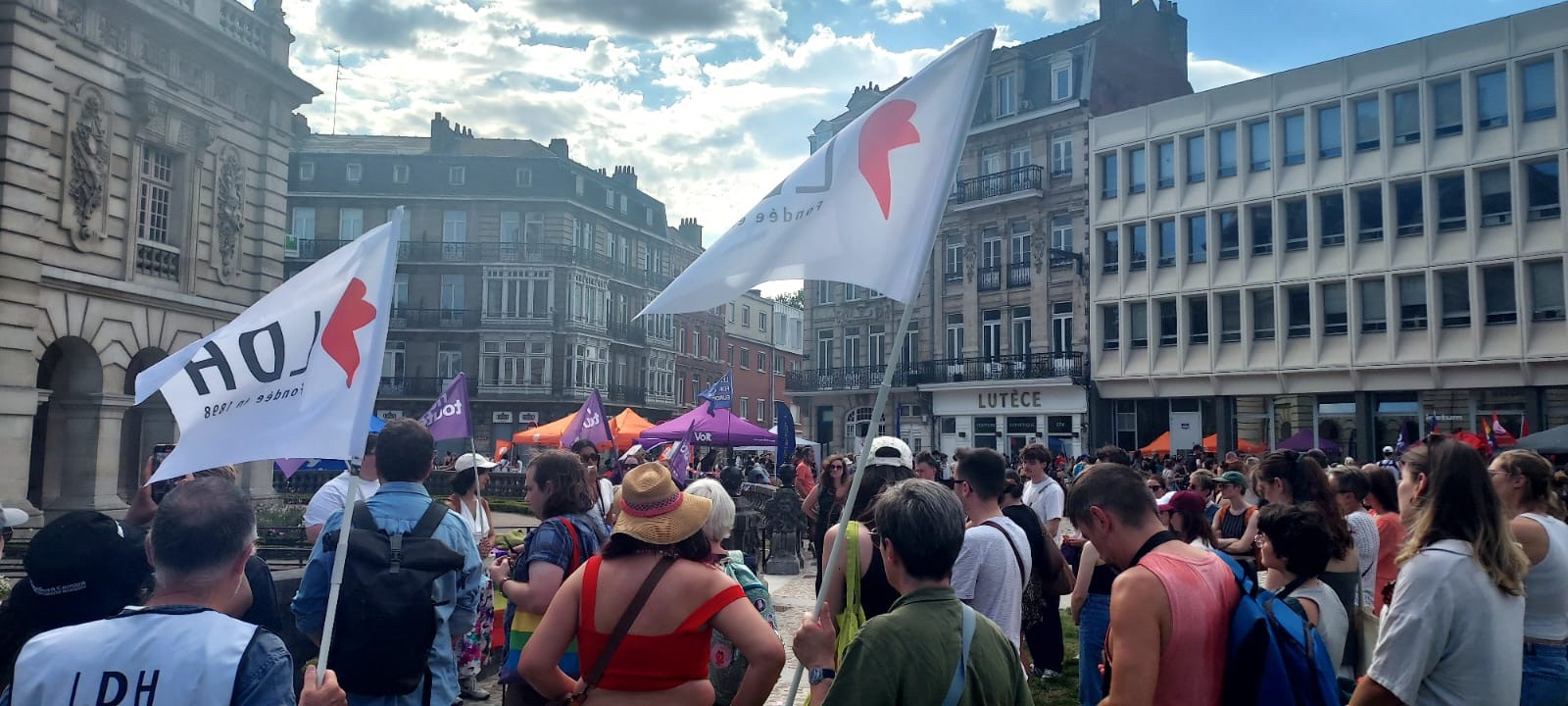 Femmage à Caroline Grandjean, victime de lesbophobie