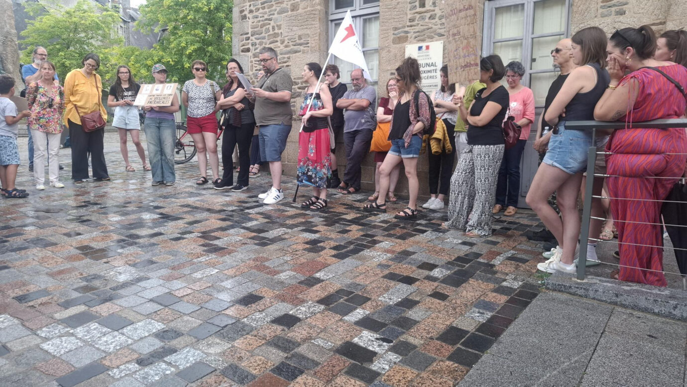 Mobilisation de la LDH du Pays de Fougères contre les violences intrafamiliales, pour la protection de l'enfance et contre le silence des élus.